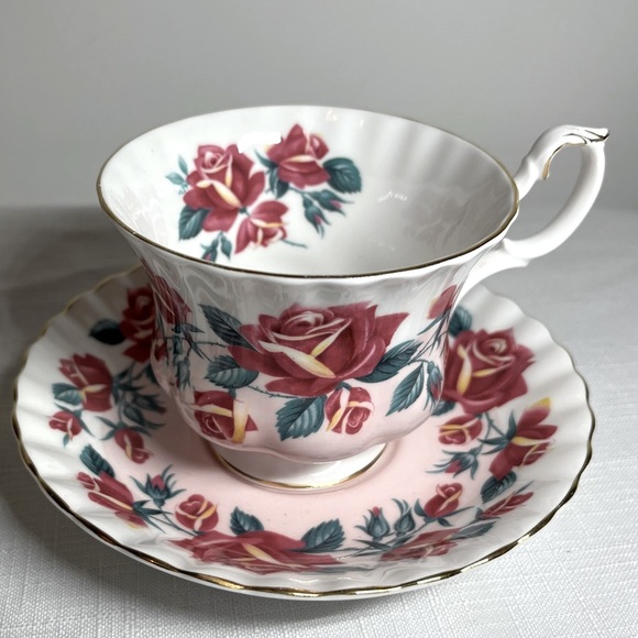 Royal Albert Lakeside Series Windermere Tea Cup and Saucer Set - Picture 1 of 3